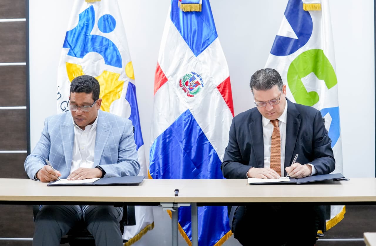 DGA y Contrataciones Públicas exigirán certificación tributaria aduanera para proveedores del Estado desde enero 2026