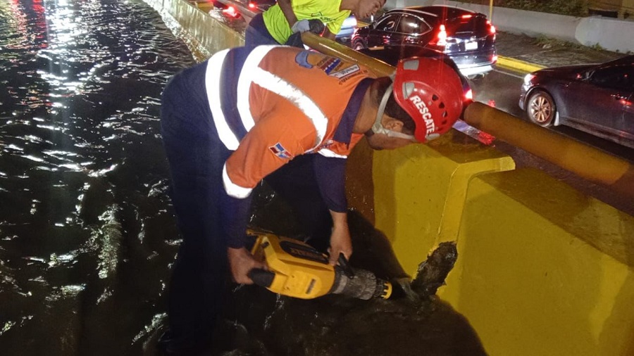 Defensa Civil mitigar inundaciones en zona urbana de Santiago