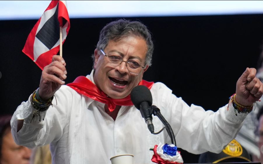 Trump llama a Petro “capo de las drogas” y anuncia fin de ayuda para Colombia