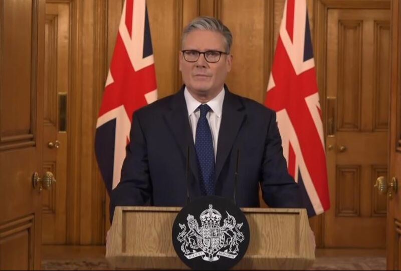 Una de las dos víctimas del ataque a la sinagoga de Manchester recibió un disparo accidental de la policía