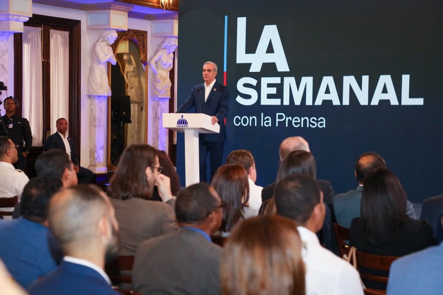 Presidente Abinader destaca estabilidad del sistema financiero nacional
