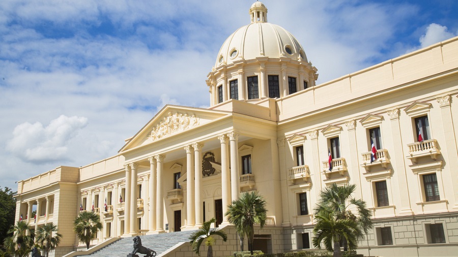 Abinader designa a Julio Ramón Cordero Espaillat como comisionado presidencial para supervisar contratos de mantenimiento escolar