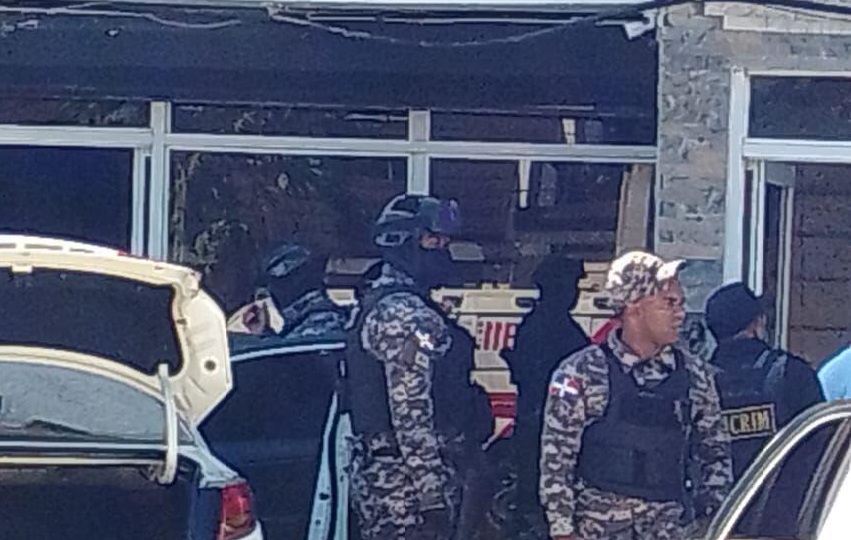 Arrestan 11 policías vinculados a muerte de cinco hombres abatidos en Santiago