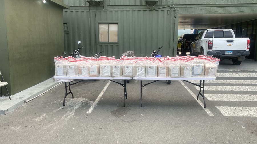 Intervienen 572 libras de marihuana en Baní ocultas en parte trasera de camión