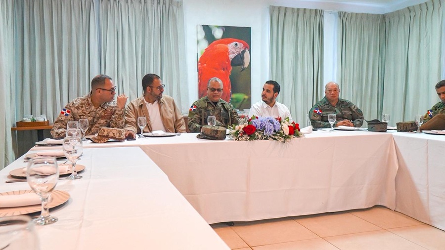 Ministro de Defensa y los directivos de CODEVI supervisan avances de la verja perimetral fronteriza en Dajabón