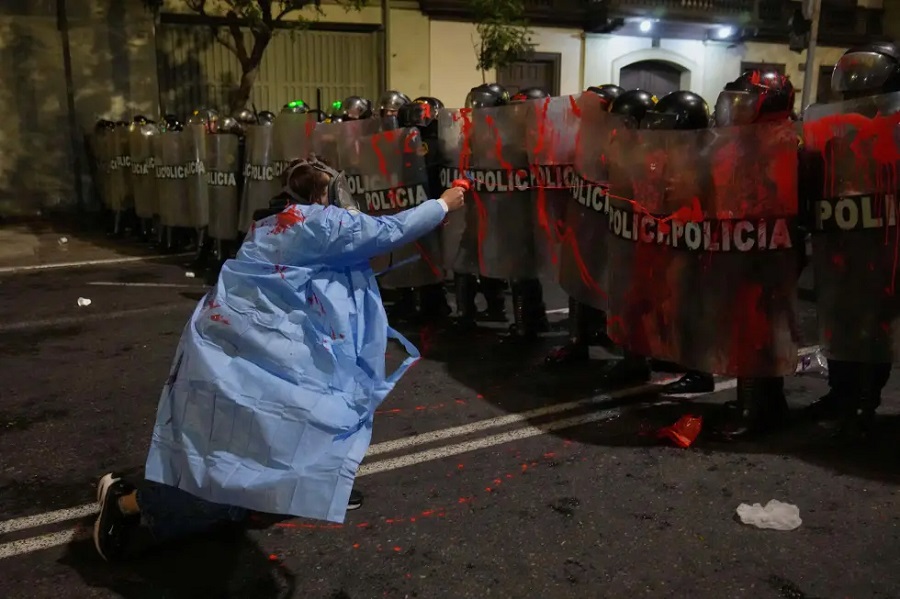 Marcha de Generación Z contra nuevo presidente de Perú deja un fallecido y más de 100 heridos