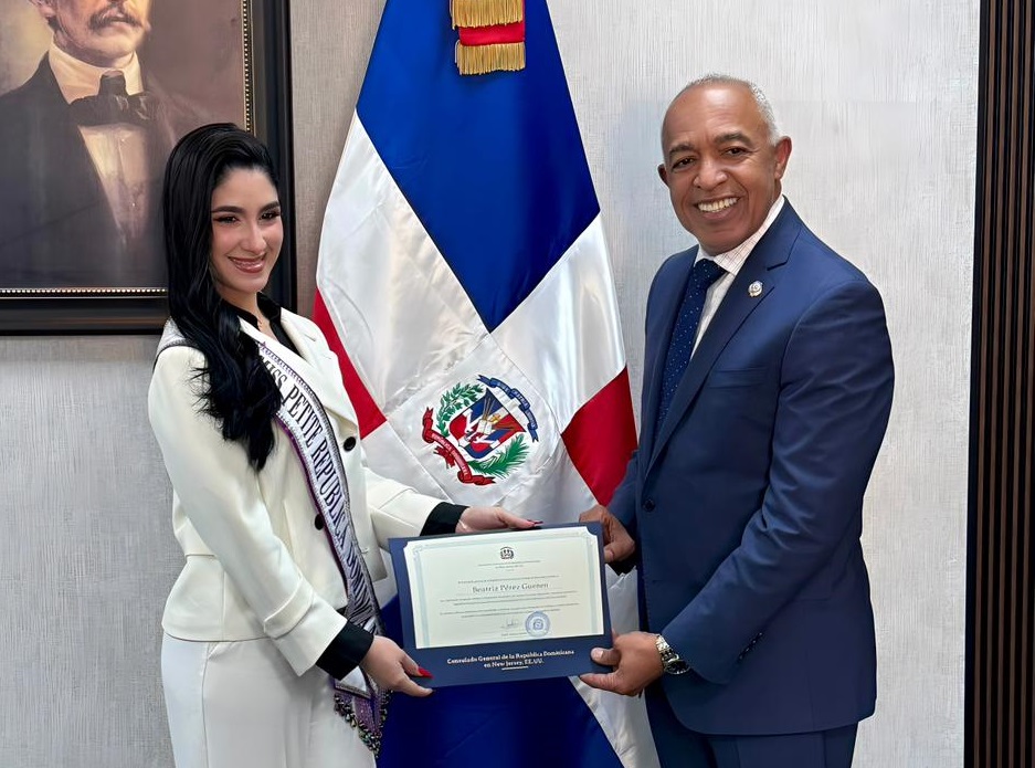 Consulado Dominicano en Nueva Jersey rinde honores a “Miss Petite Internacional 2025” Beatriz Pérez Guenen