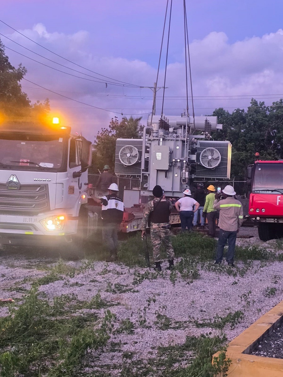 Edeeste traslada transformador de potencia hacia Miches