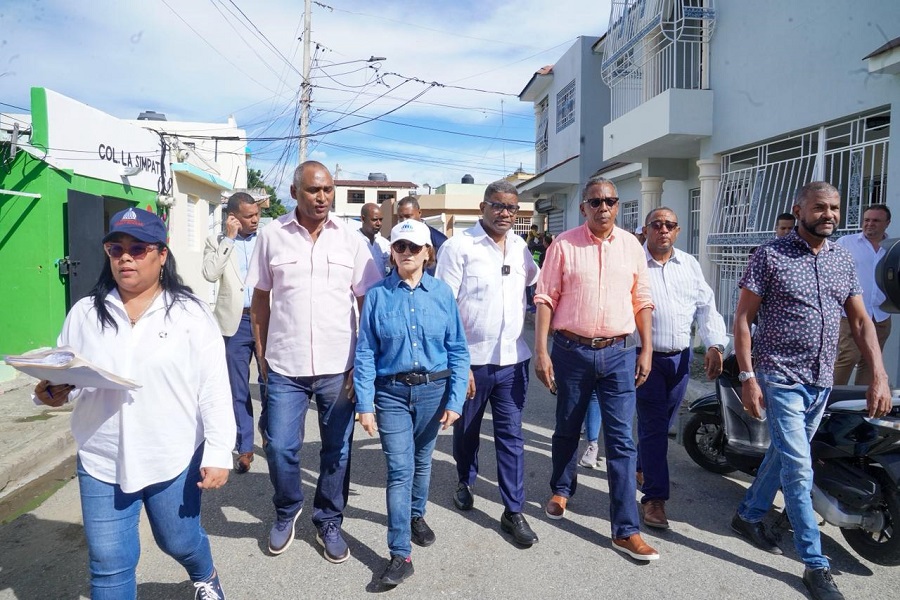 Familias de Baní afectadas por huracán Melissa agradecen ayuda del Gobierno