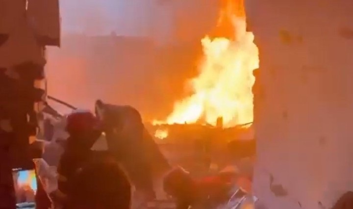 Explosión de caldera en fábrica de pegamento en este de Pakistán deja 18 fallecidos