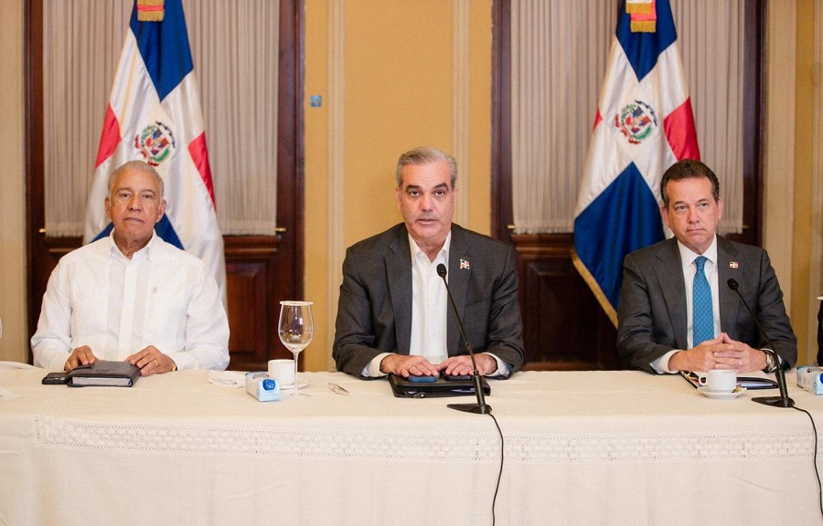 Abinader impulsa acciones para garantizar abastecimiento y estabilidad de precios durante la temporada navideña