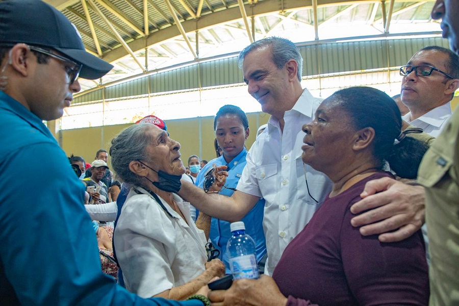 Abinader sostendrá almuerzo este sábado con militares en el Ministerio de Defensa