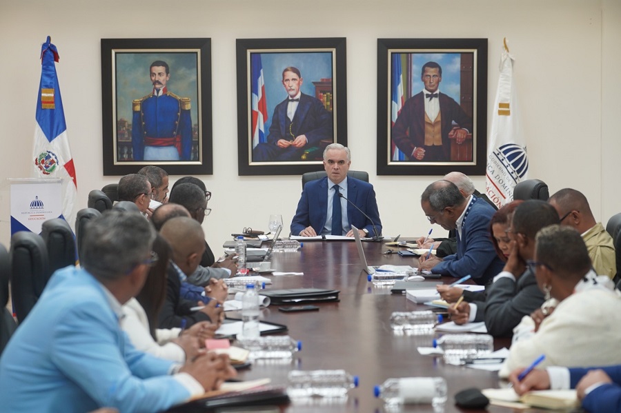 Ministro Luis Miguel De Camps socializa políticas para fortalecer calidad educativa