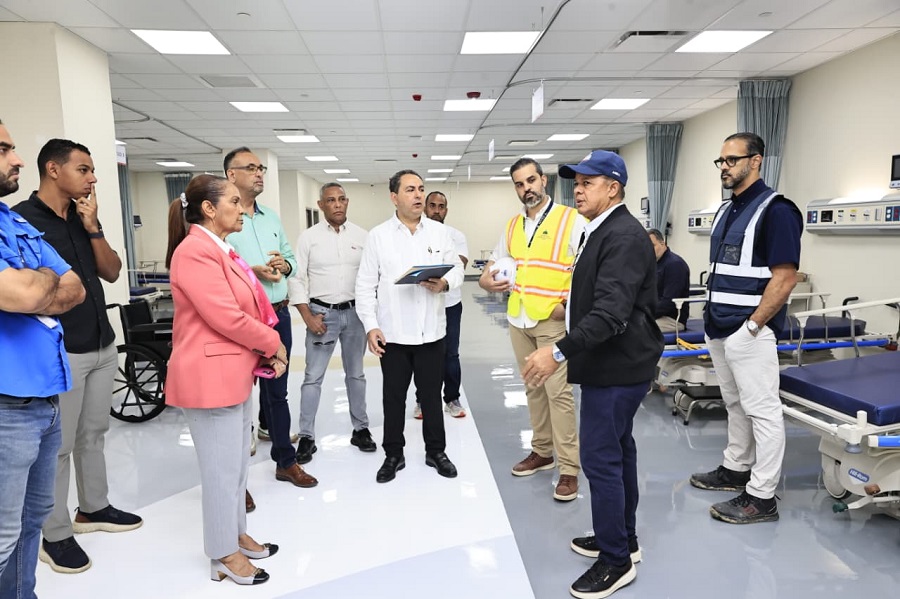 Director SNS supervisa avance nuevo Hospital Regional de San Francisco de Macorís