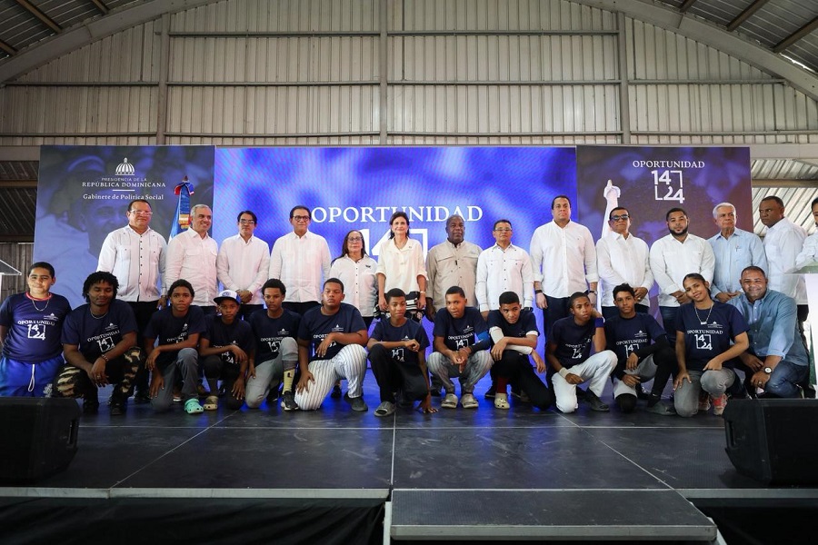 Raquel Peña inaugura centro del «Programa Oportunidad 14-24» y entrega obras en Santiago y Bonao