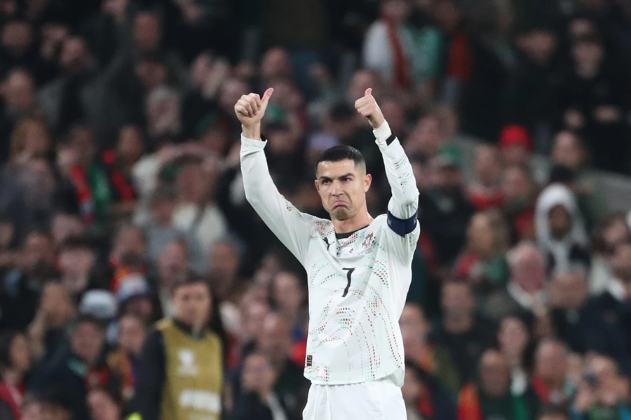 Cristiano Ronaldo se prepara para un récord de sexta Copa del Mundo mientras Portugal derrota a Armenia para clasificarse
