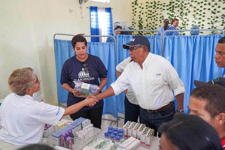 DASAC asiste cientos de personas con jornada salud y alimentación en Santo Domingo Este