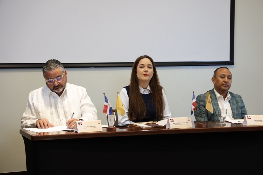 JCE recibe propuestas de aspirantes a miembros de las OCLEE en Chile y Panamá