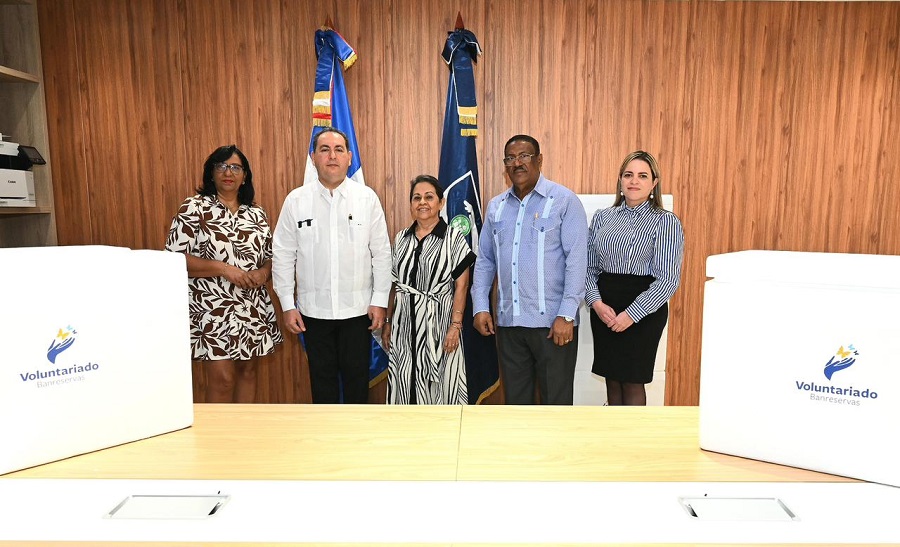 Voluntariado Banreservas dona miles de vacunas contra la influenza al Servicio Nacional de Salud