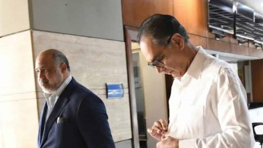 A la derecha el exdirector del Senasa, Santiago Hazim, junto a su abogado Miguel Valerio