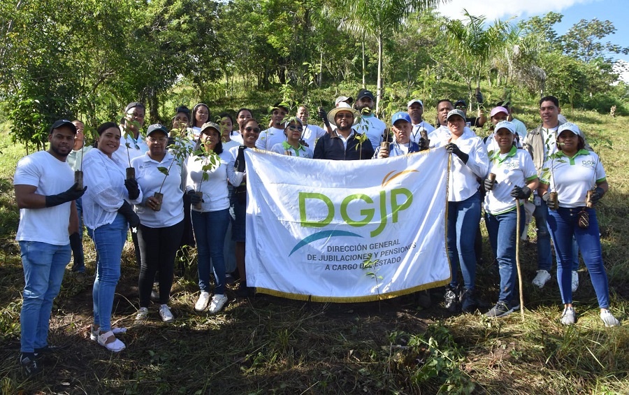 DGJP realiza jornada de reforestación en Bonao