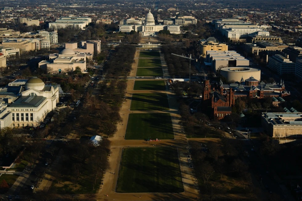 El Capitolio de Estados Unidos visto desde el Monumento a Washington, el martes 16 de diciembre de 2025, en Washington. (AP Foto/Julia Demaree Nikhinson)