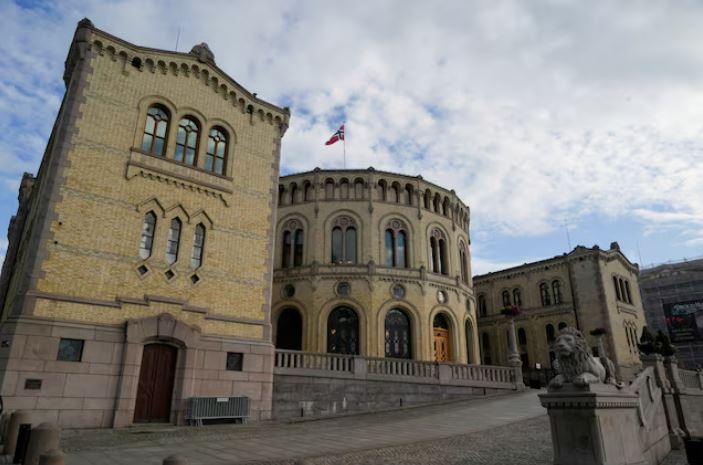 El gobierno de Noruega obtiene respaldo presupuestario y evita la caída del gabinete