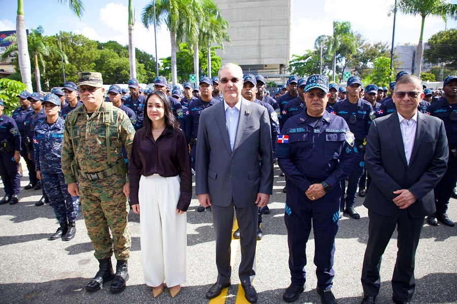 Ministra de Interior integra casi 25,000 nuevos policías al patrullaje navideño