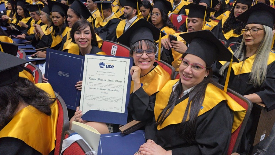 UTE celebra Trigésima Tercera Graduación Extraordinaria