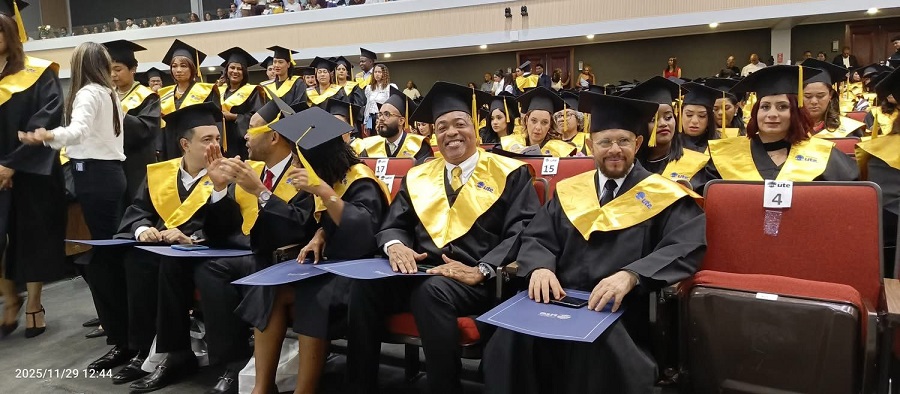 José Guzmán Beato se gradúa Magna Cum Laude en la UTE y suma su cuarto título profesional