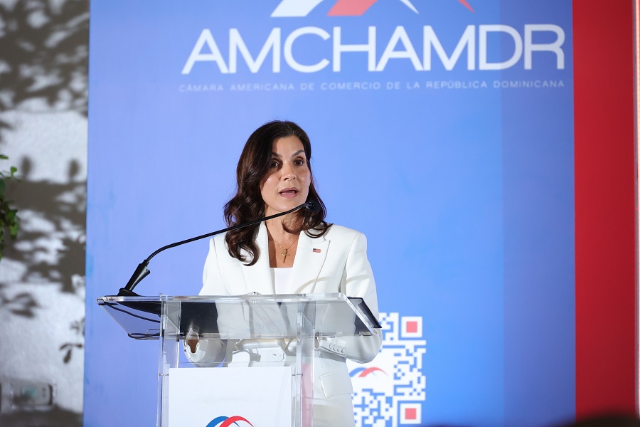 Embajadora de los EE. UU. resalta seguridad, fortaleza y prosperidad compartidas con RD durante almuerzo de AMCHAMDR