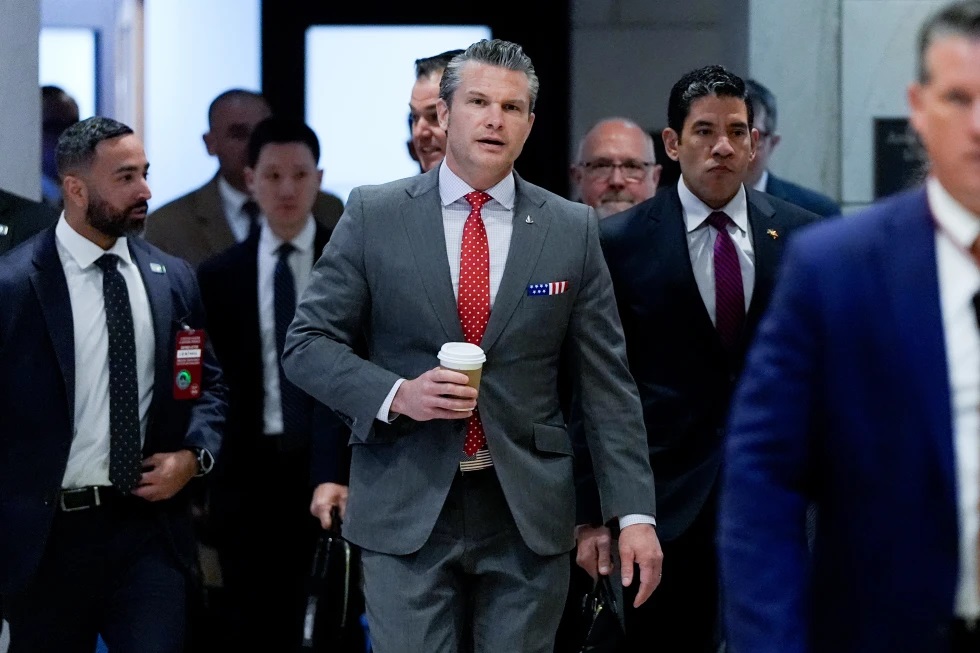 El secretario de Defensa, Pete Hegseth, llega para informar a los miembros del Congreso sobre ataques militares cerca de Venezuela, el martes 16 de diciembre de 2025, en Washington. (Foto AP/Julia Demaree Nikhinson)