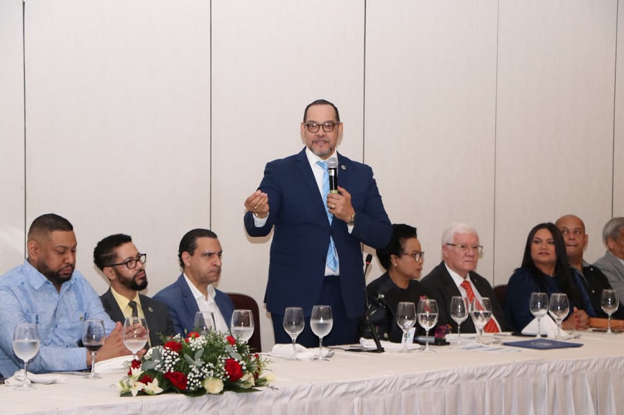 Más de 200 periodistas participan en el almuerzo–encuentro navideño de la Defensa Pública