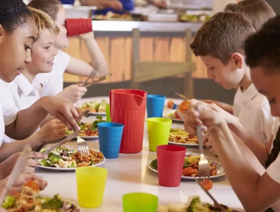 150 millones de comidas gratis a estudiantes de NY