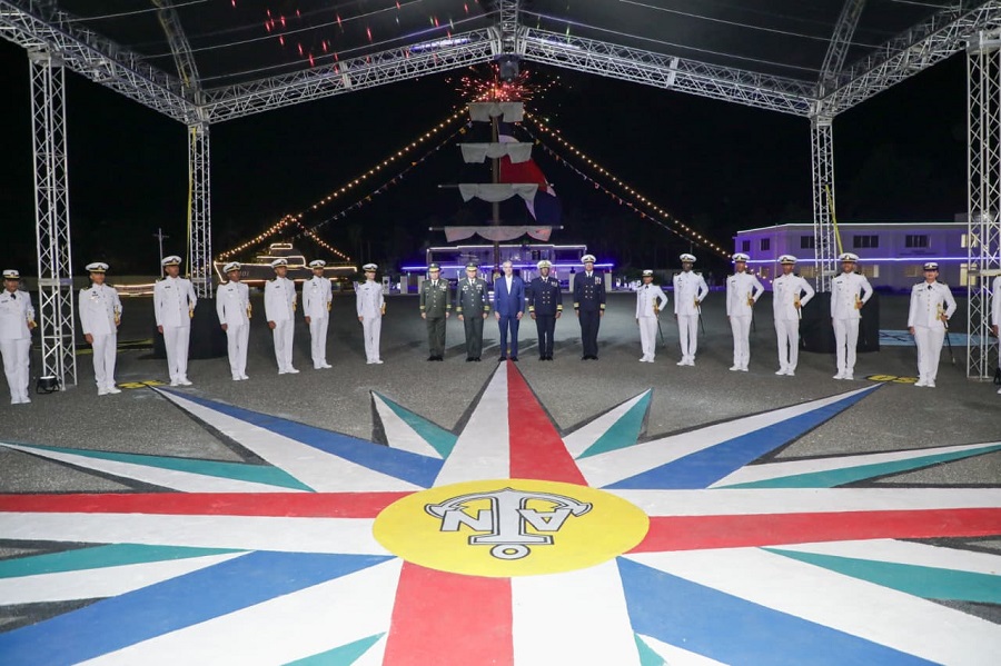 Abinader encabeza graduación de 26 Damas y Caballeros Guardamarinas