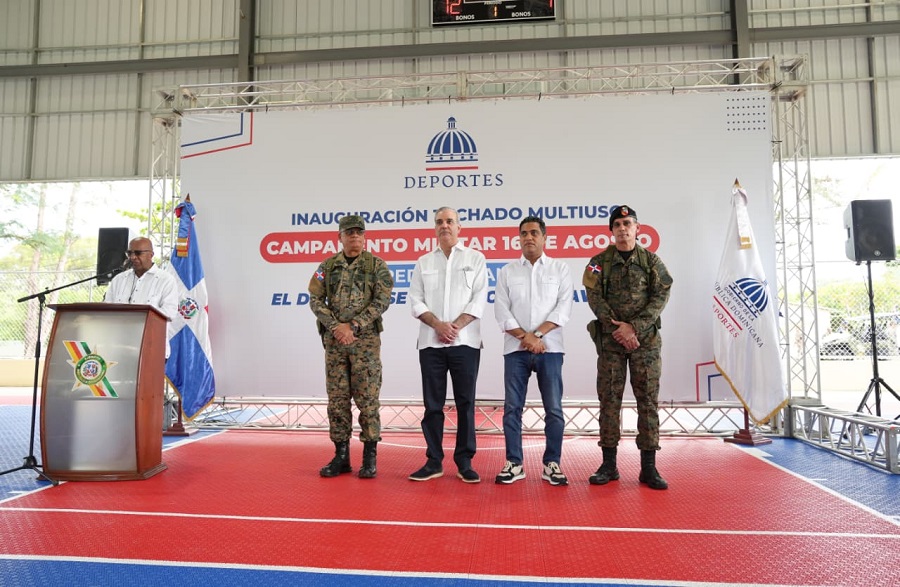 Abinader inaugura techado multiuso en el Campamento 16 de Agosto y comparte un almuerzo navideño con los soldados