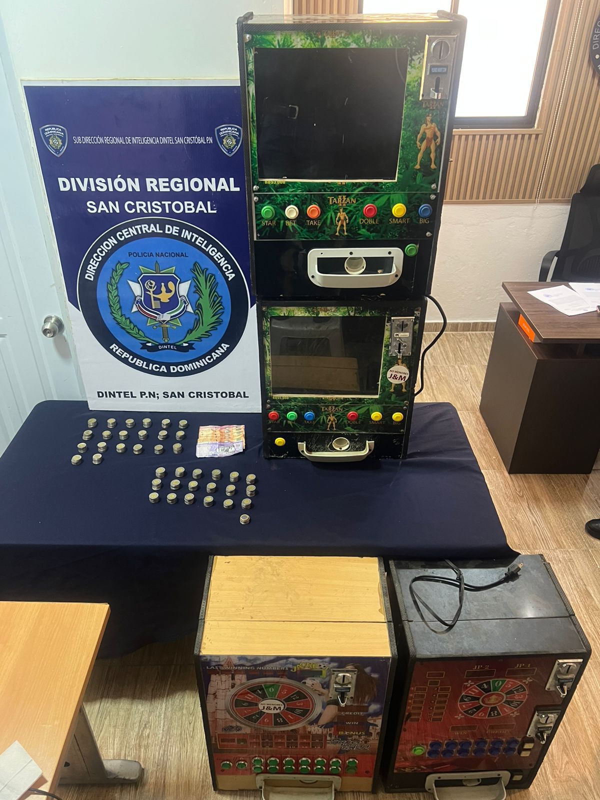DINTEL ocupa máquinas tragamonedas ilegales en un allanamiento en San Cristóbal