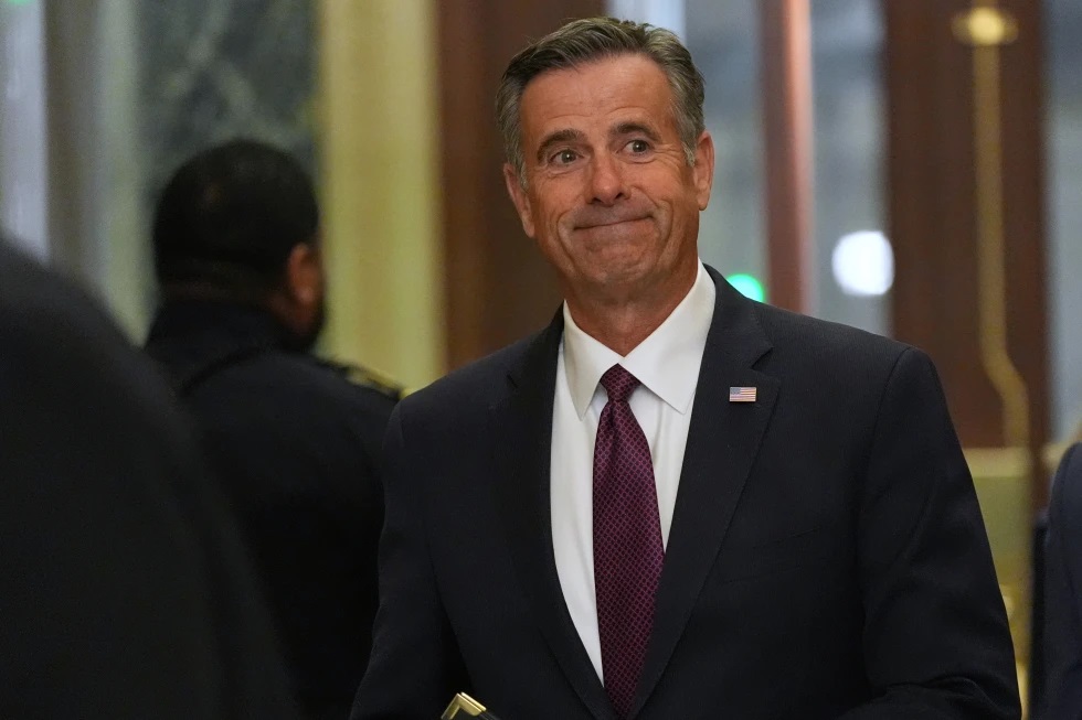 Director de la CIA se reúne con la presidenta interina de Venezuela en Caracas