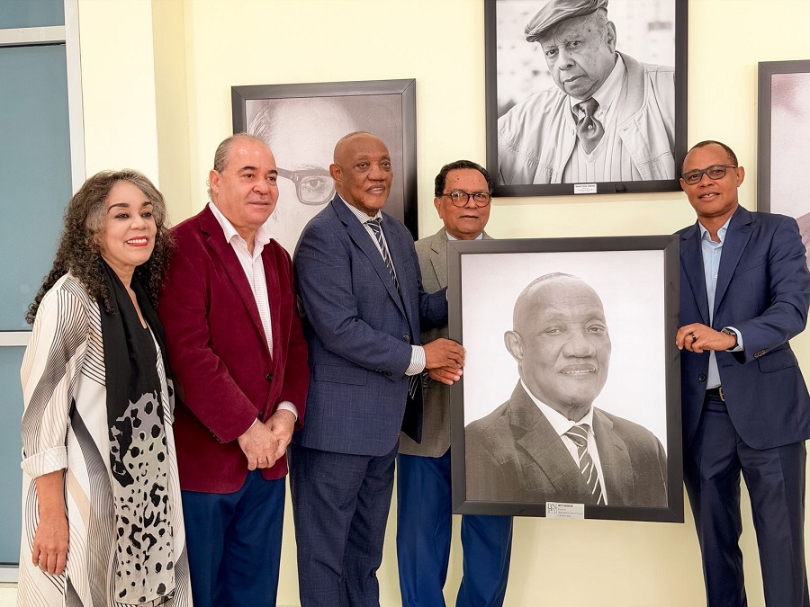 Biblioteca Nacional incorpora retrato de Mateo Morrison a su galería de grandes escritores