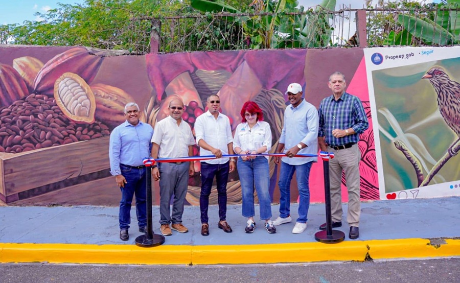 Propeep inaugura 1,300 metros cuadrados de Paseos de los Colores en Castillo