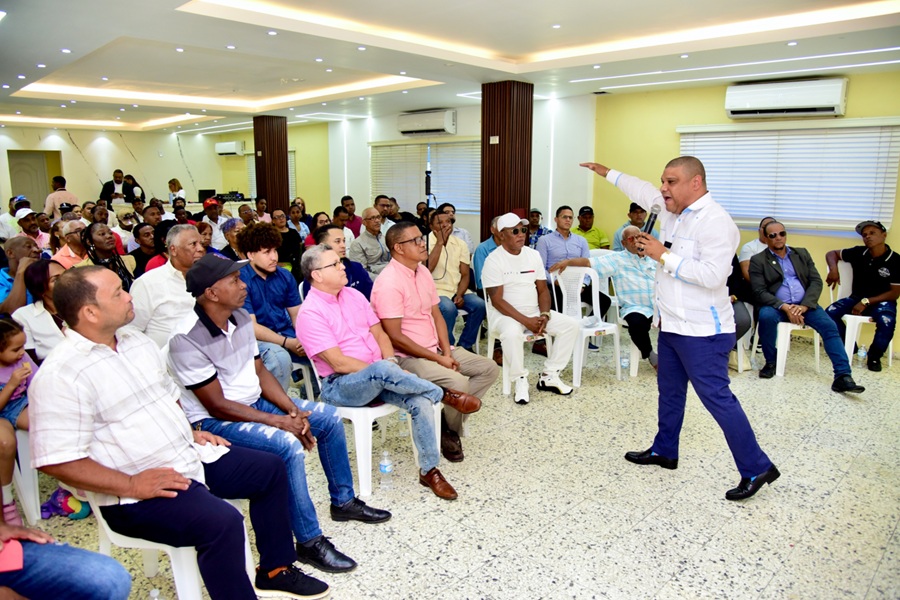 Diputado Ramón Raposo lanza programa de acercamiento social en SDN