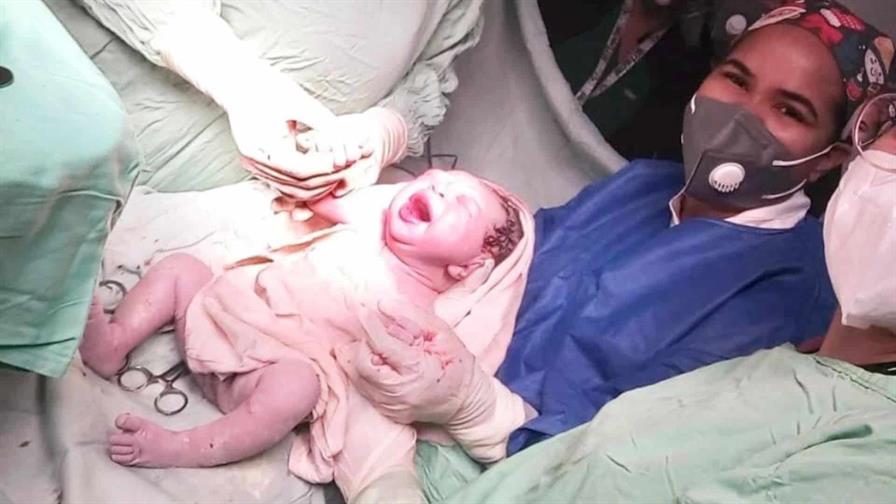 Adolescente de 16 años da a luz al primer bebé del 2026 de la Maternidad de La Altagracia