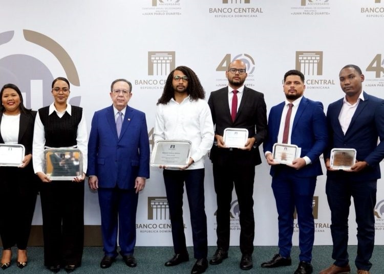 BCRD celebra acto de premiación del Concurso Anual de Economía Biblioteca Juan Pablo Duarte 2025