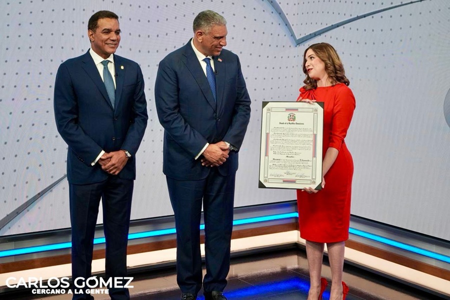 Carlos Gómez encabeza reconocimiento del Senado a Telemundo en Nueva York