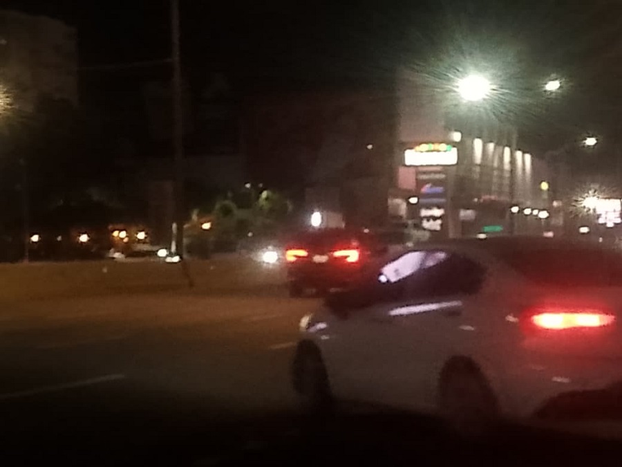 Caos vial nocturno asfixia la Av. 27 de Febrero: Se reportan tapones kilométricos