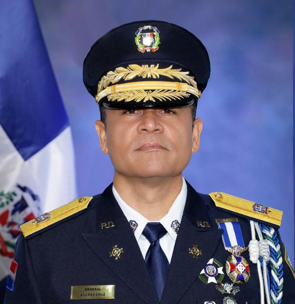 Abinader asciende a Andrés Modesto Cruz Cruz y lo designa como nuevo director general de la PN