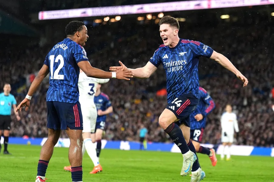 Arsenal aplasta a Leeds para abrir una ventaja de siete puntos en la Liga Premier y Chelsea remonta