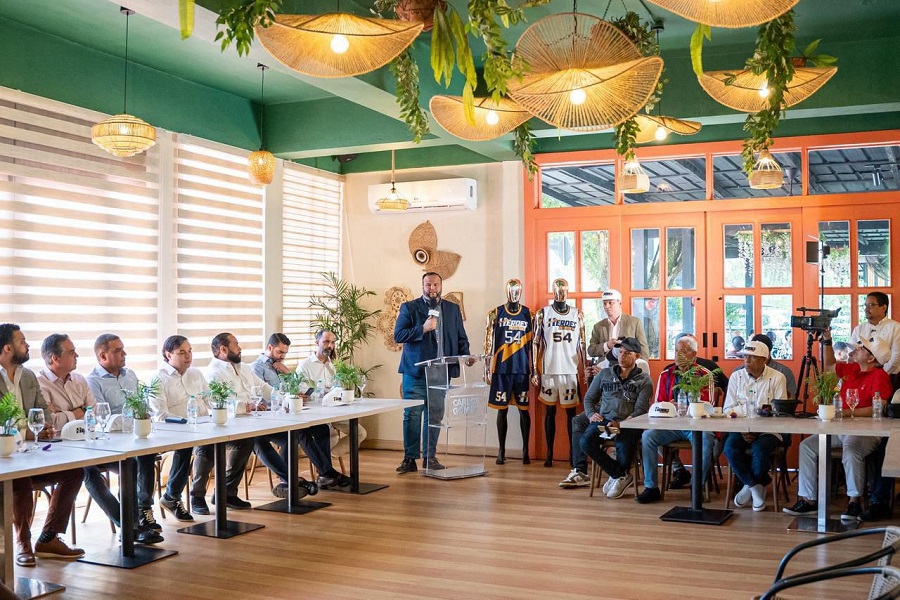 Carlos Gómez presenta en Moca la nueva franquicia “Héroes de Moca”, equipo que representará a Espaillat en la LNB