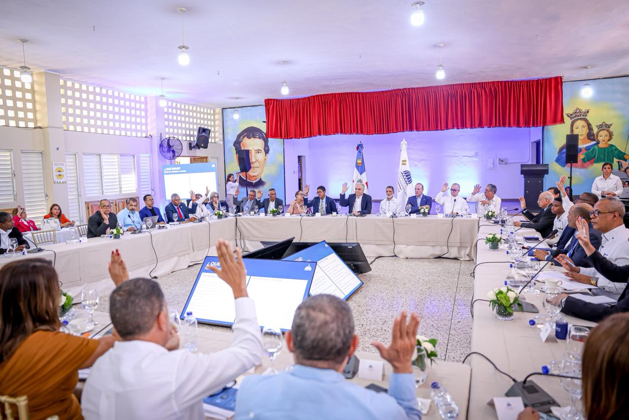 Luis Miguel De Camps formaliza Mesa de los 5 Pilares en Santiago con énfasis en convivencia y armonía escolar