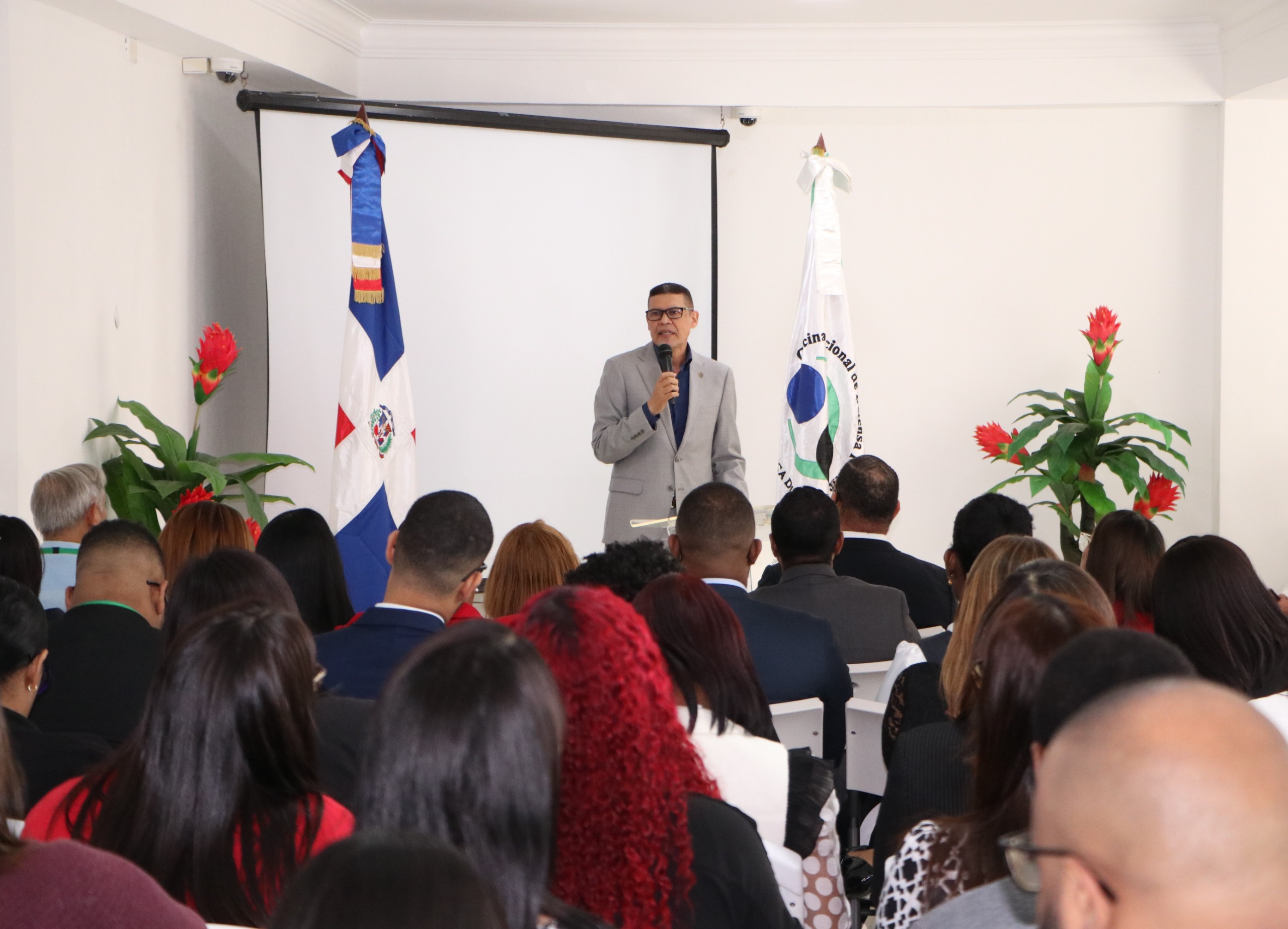 Defensa Pública recibe conferencia magistral sobre ética y existencialismo impartida por Ricardo Nieves